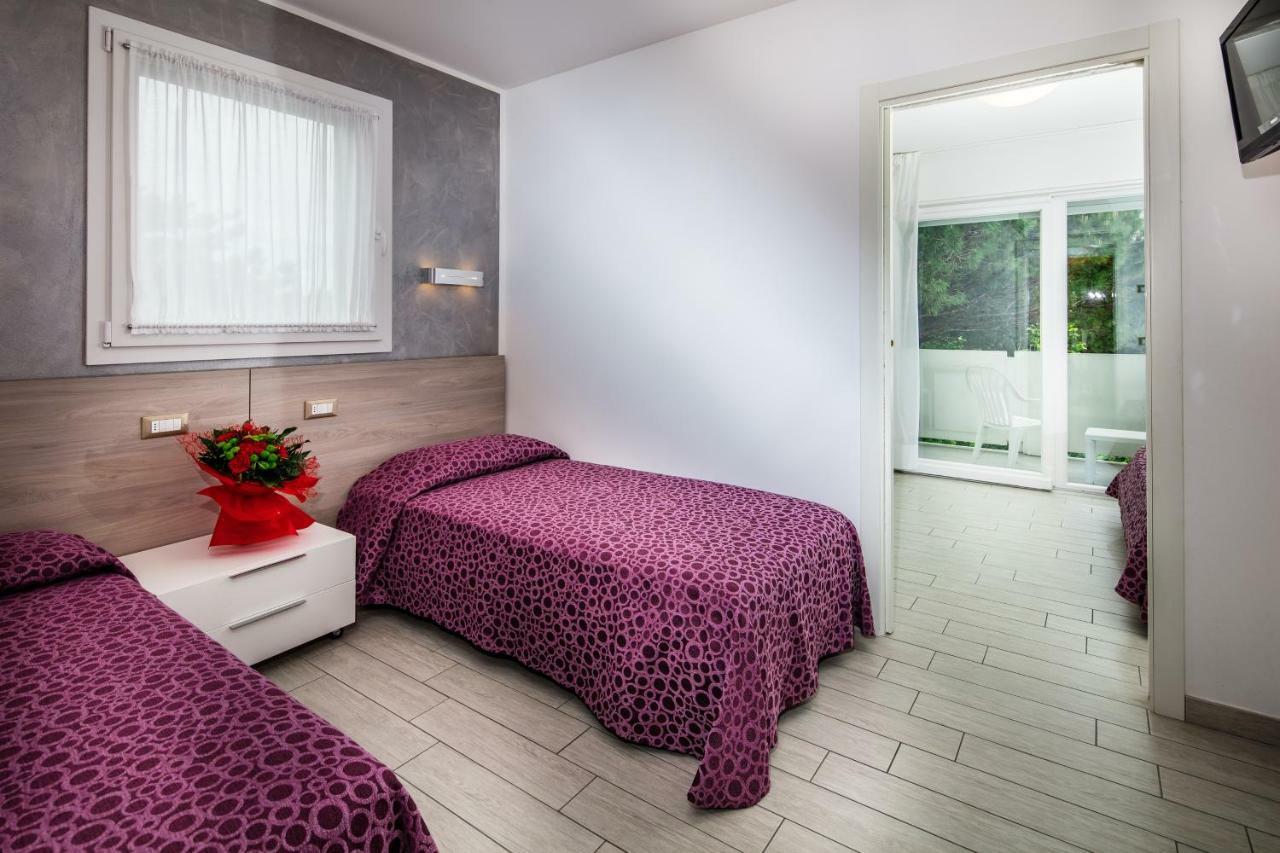 Hotel Ambassador Meuble Lignano Sabbiadoro Luaran gambar